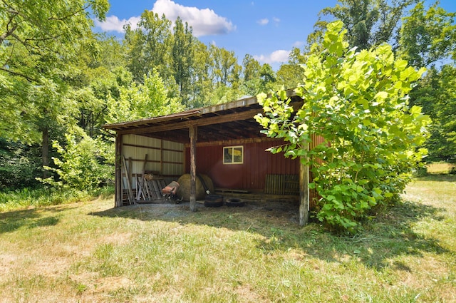 view of pole building featuring a carport