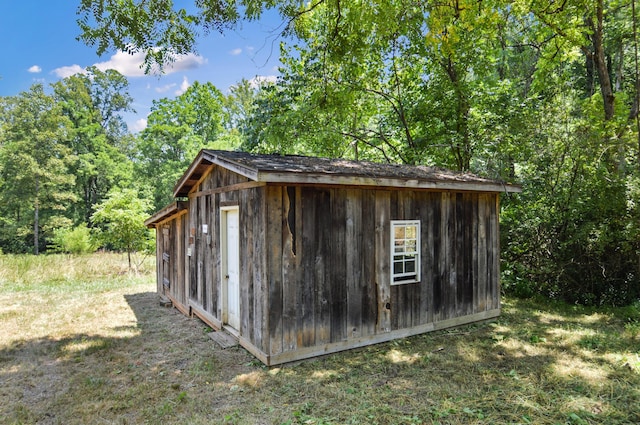 view of outbuilding with an outbuilding