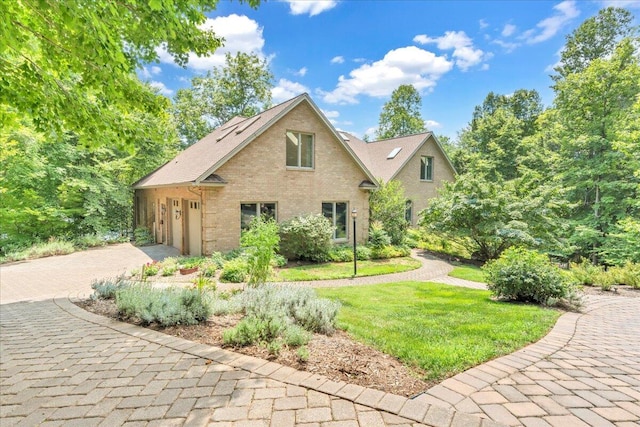 view of front of house with a front yard