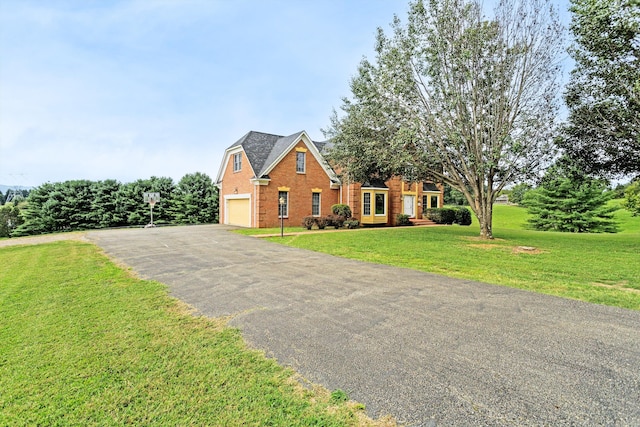 view of front facade featuring a garage and a front yard