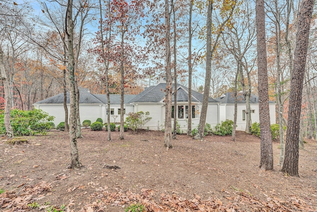 view of yard with a garage