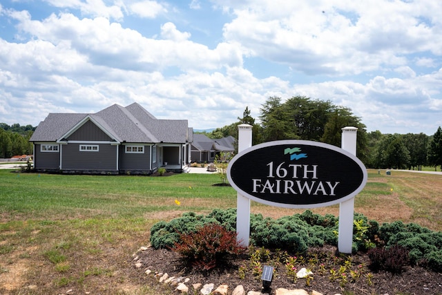 community / neighborhood sign featuring a lawn