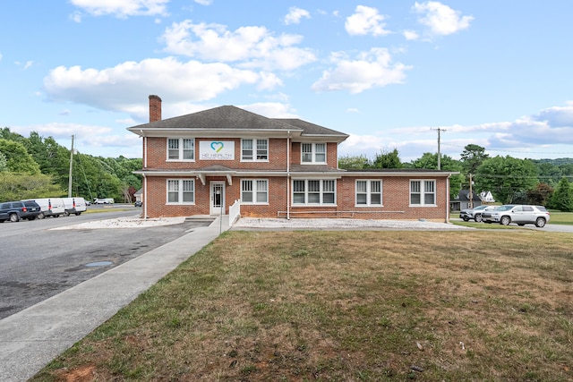 view of front of home featuring a front yard