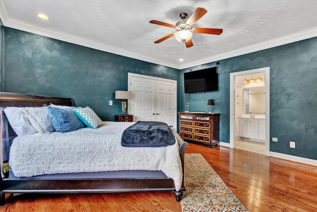 bedroom with ceiling fan, ornamental molding, wood-type flooring, and a closet