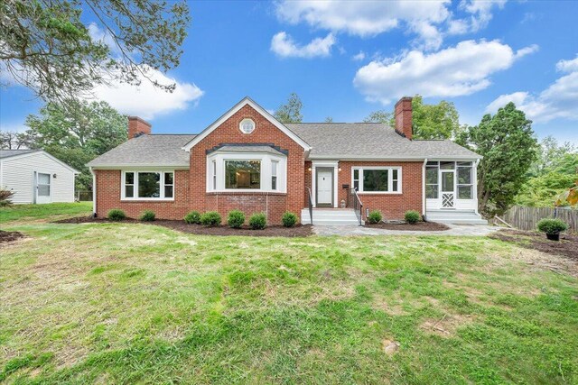 single story home with a front yard