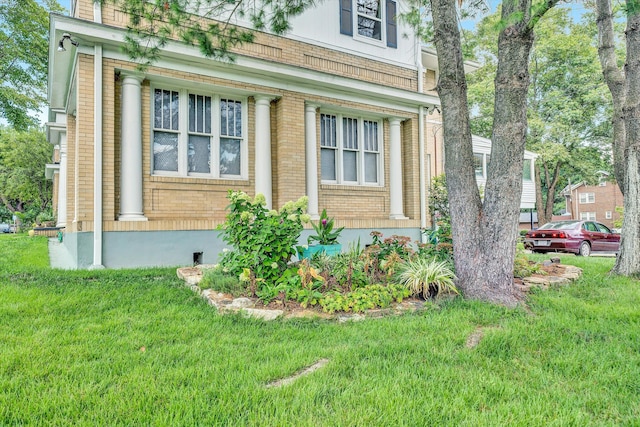 view of side of property featuring a yard