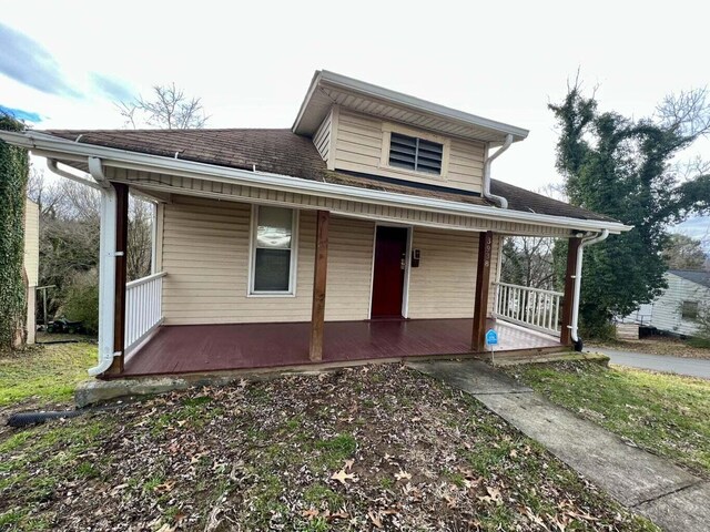 view of front of home featuring a porch