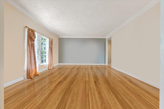 unfurnished room with crown molding and light hardwood / wood-style floors