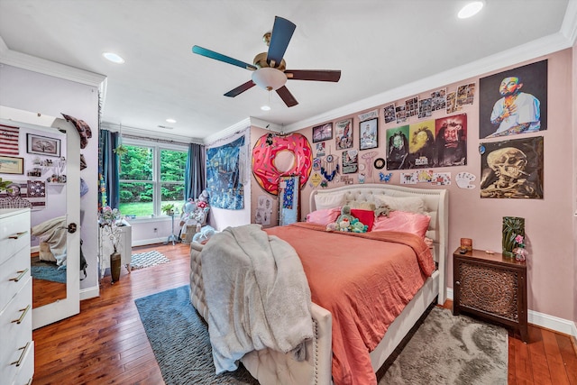 bedroom featuring crown molding, dark hardwood / wood-style flooring, and ceiling fan