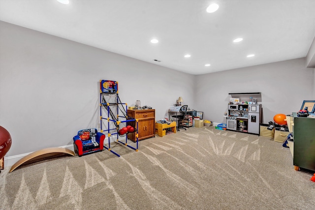 recreation room featuring carpet floors