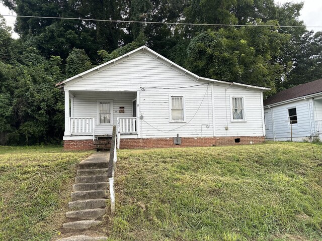 bungalow-style home featuring a front lawn and a porch