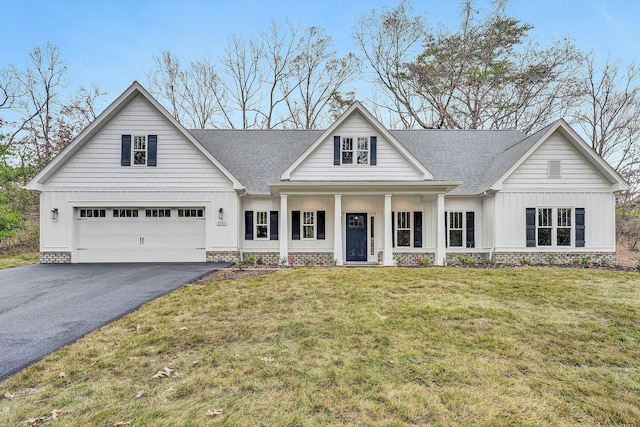 view of front facade featuring a garage and a front lawn