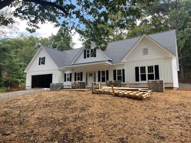 view of front of home with covered porch and a garage