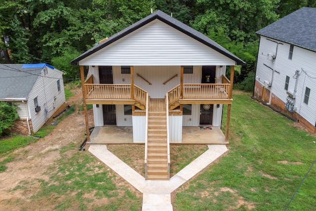 view of front of property with a front yard