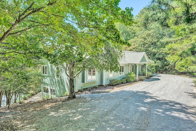 view of front of property with driveway