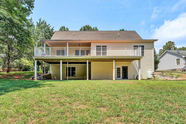 back of house featuring a wooden deck and a yard