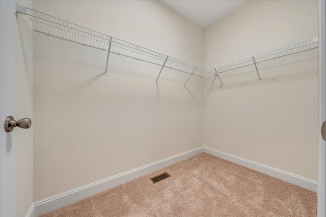 walk in closet featuring carpet flooring and visible vents