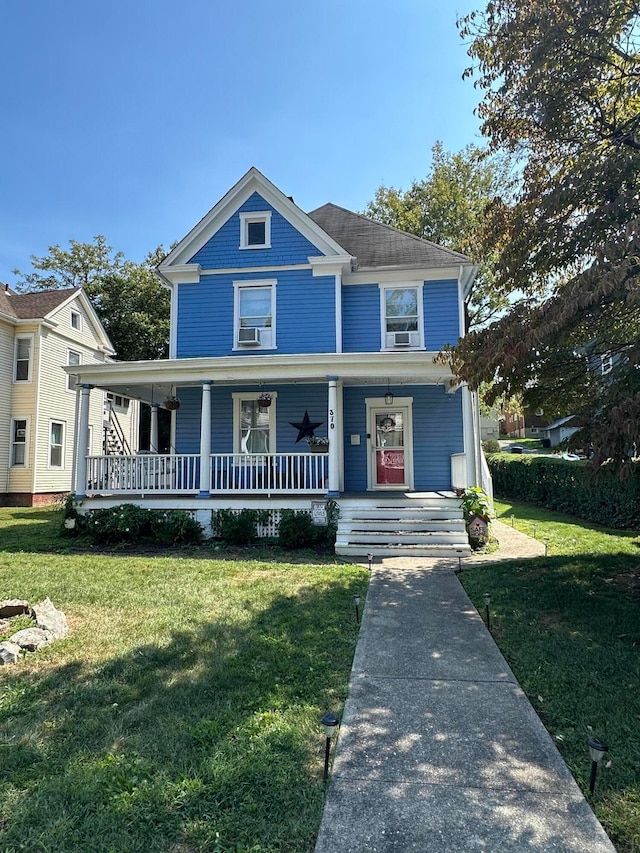 view of front of property featuring a front yard and covered porch