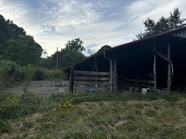 view of outdoor structure with an outdoor structure and an exterior structure