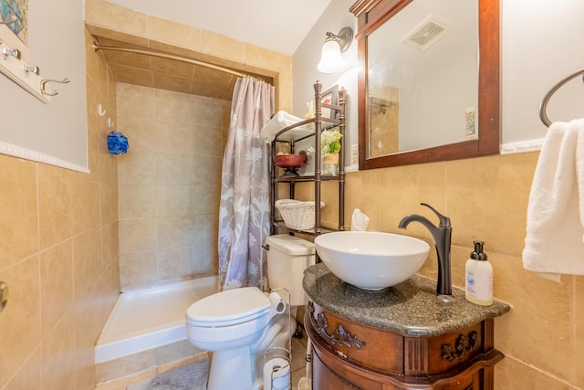 bathroom featuring tasteful backsplash, vanity, a shower with curtain, and toilet