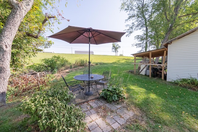 view of yard featuring a patio