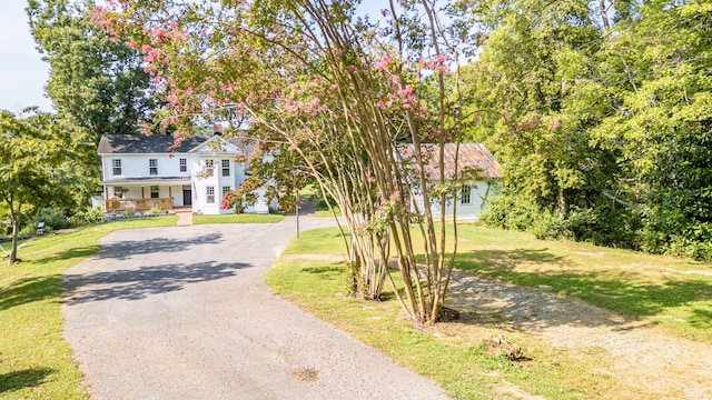 view of front of home with a front lawn