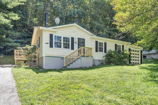 view of front of property with a front lawn