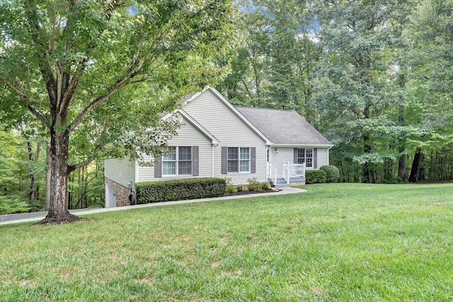 view of front of house featuring a front lawn