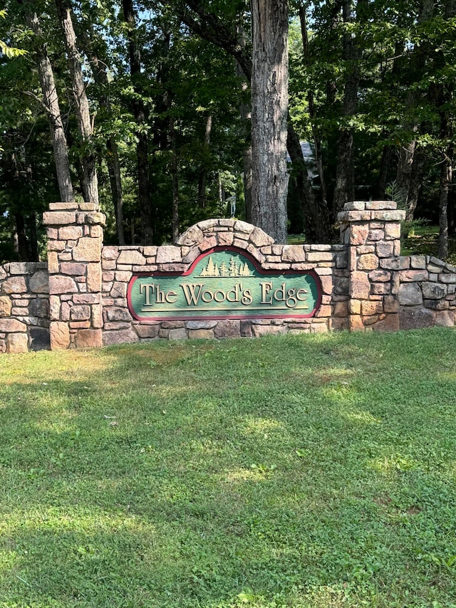 community sign featuring a lawn