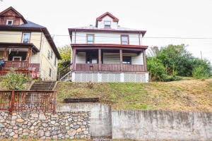 view of front of home with covered porch