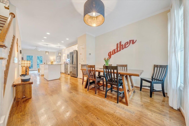 dining room featuring light hardwood / wood-style floors and crown molding