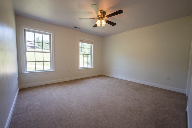 unfurnished room featuring ceiling fan and carpet flooring