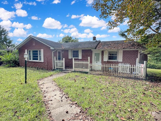 ranch-style house featuring a front lawn