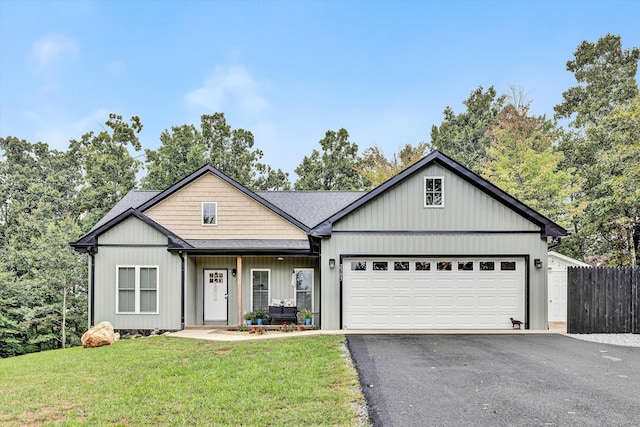 view of front of house featuring a front lawn and a garage