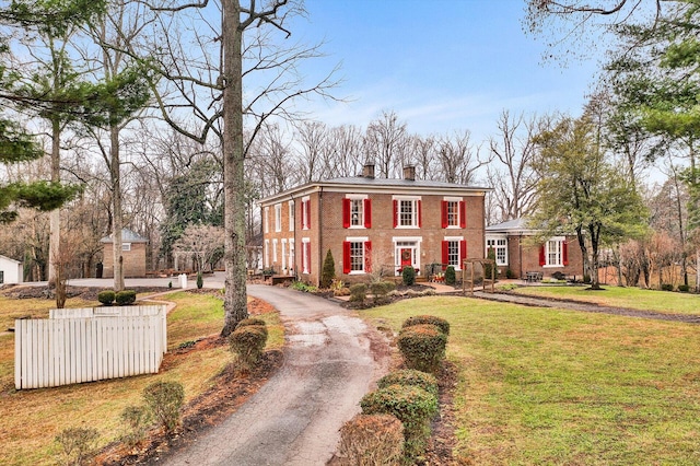 view of front of property with a front yard