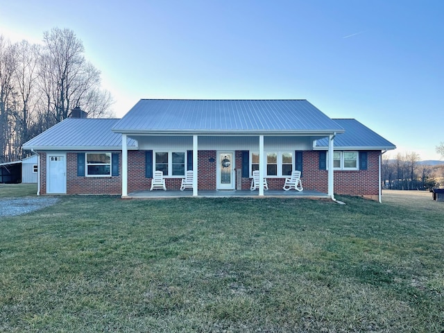 view of front of house featuring a front yard and covered porch