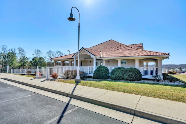 view of front of house featuring a front yard and a porch