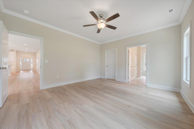 empty room featuring light wood-type flooring, ceiling fan, and crown molding