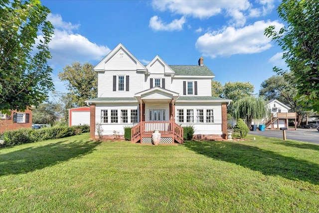 view of front of home featuring a front yard