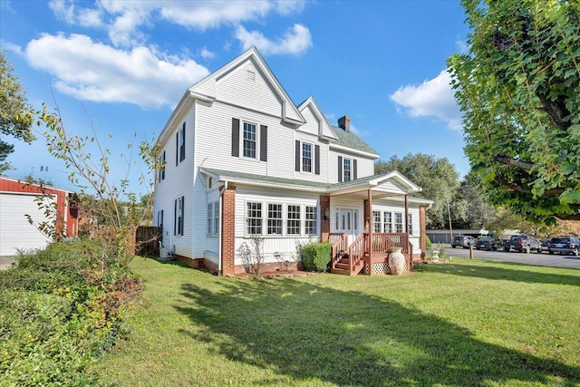 view of front of property with a front lawn