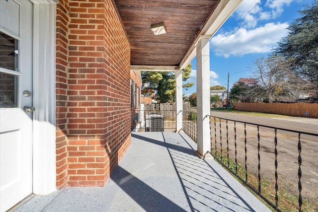 balcony featuring covered porch