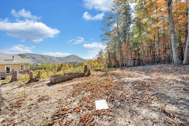 view of yard with a mountain view