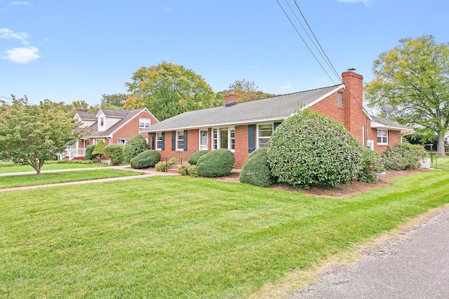 view of front of property featuring a front lawn