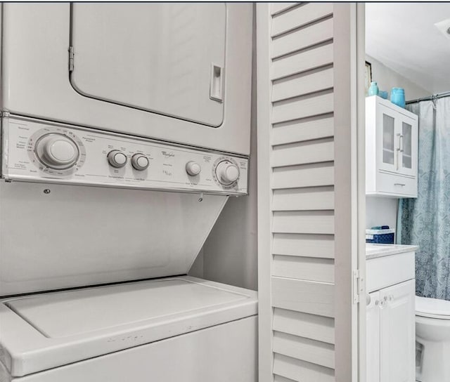 5260 Crossbow Cir Unit 3D, Roanoke, VA 24018 - washroom featuring estacked washer and dryer