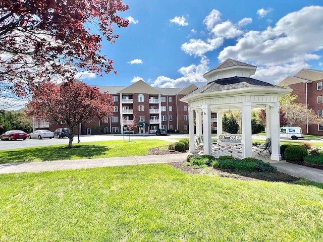 view of property's community featuring a yard