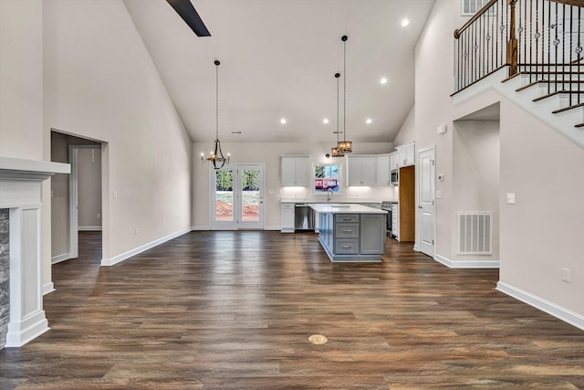 kitchen with dark wood-style floors, visible vents, and stainless steel appliances