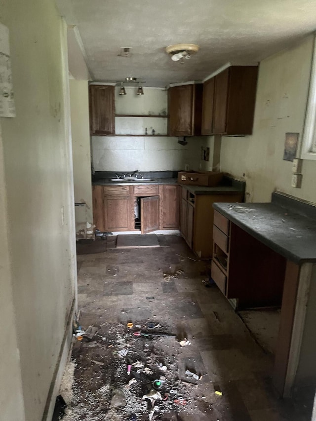 802 Morrill Ave SE, Roanoke, VA 24013 - kitchen with dark countertops and a sink