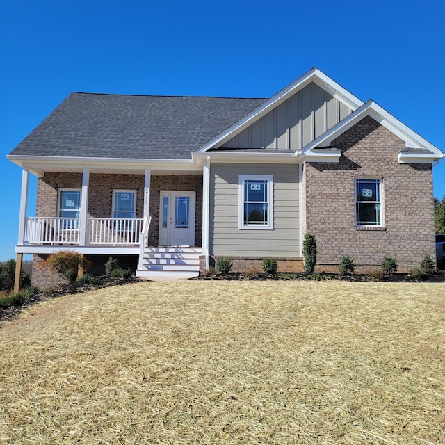 view of front of house featuring a porch and a front yard