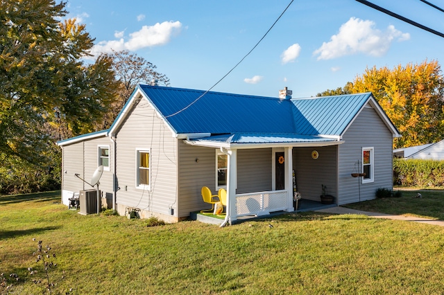 bungalow-style home with a front lawn