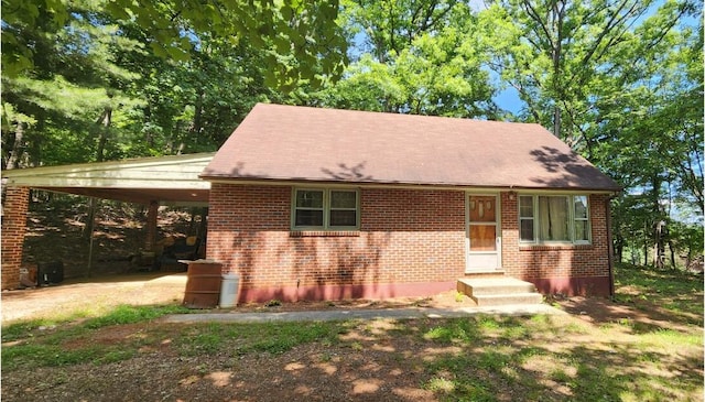 view of front of property featuring a carport